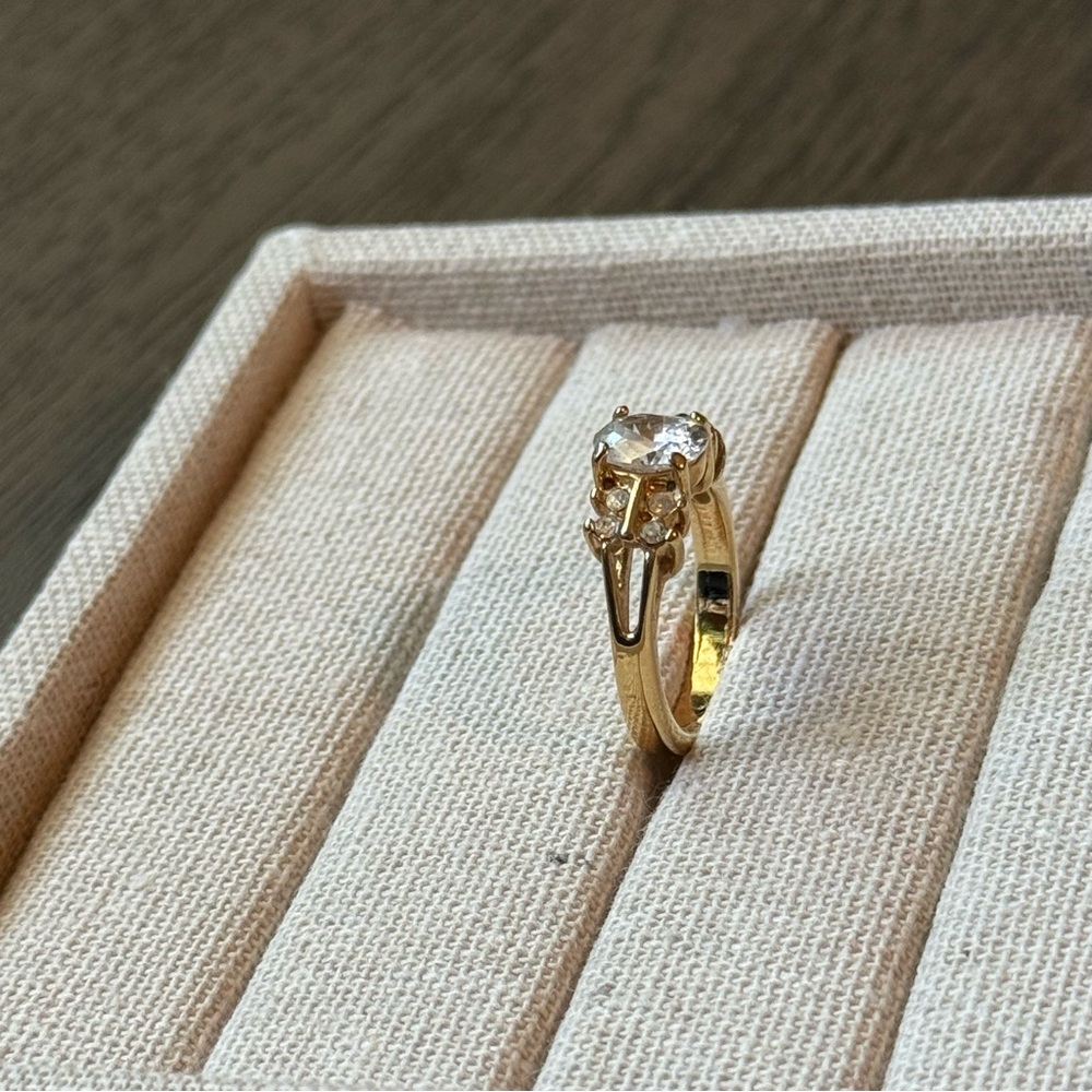 Gold Ring - Picture 6 of 11